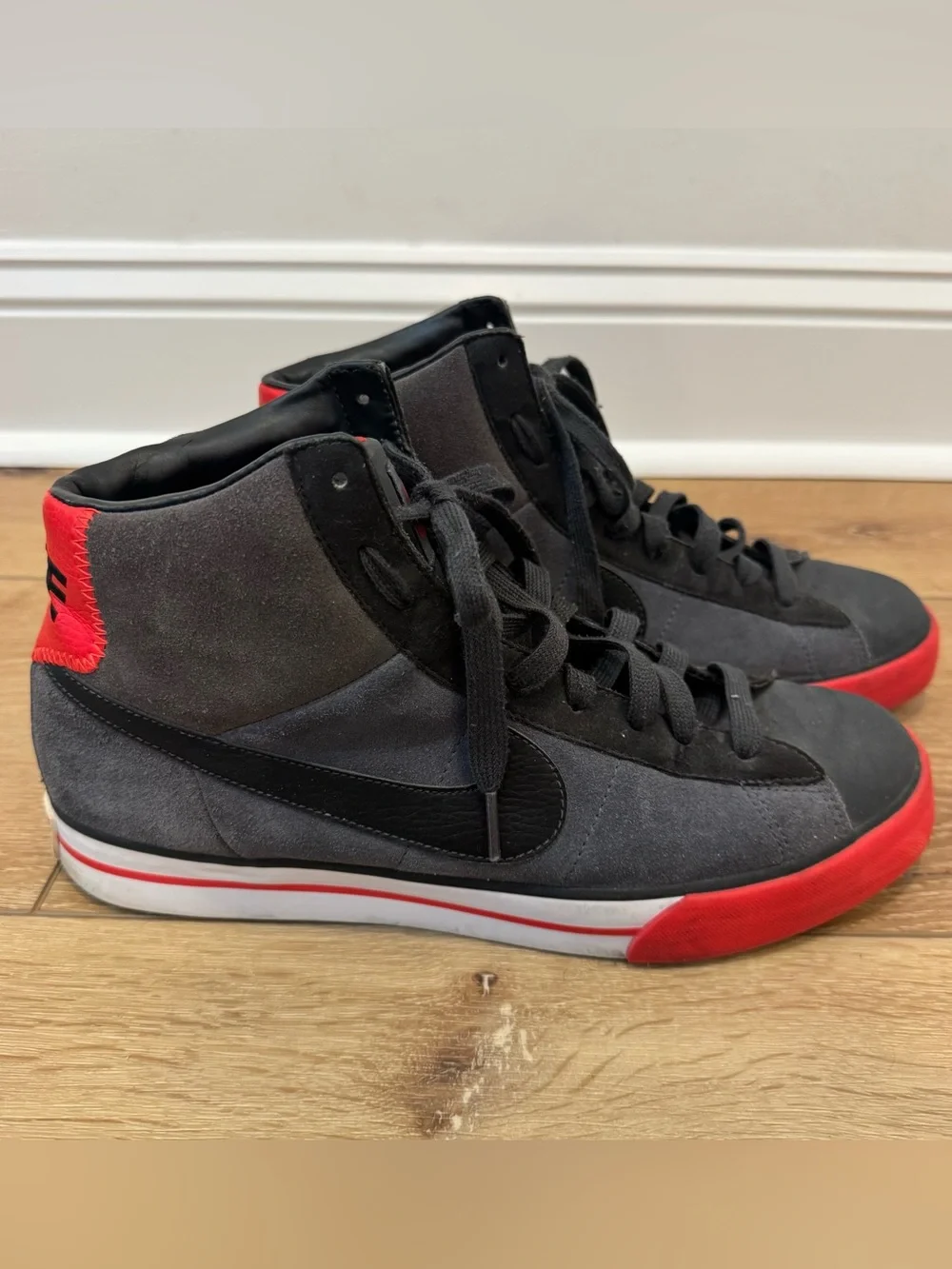 Nike Men's High-Top Sneakers - Black & Red size 10